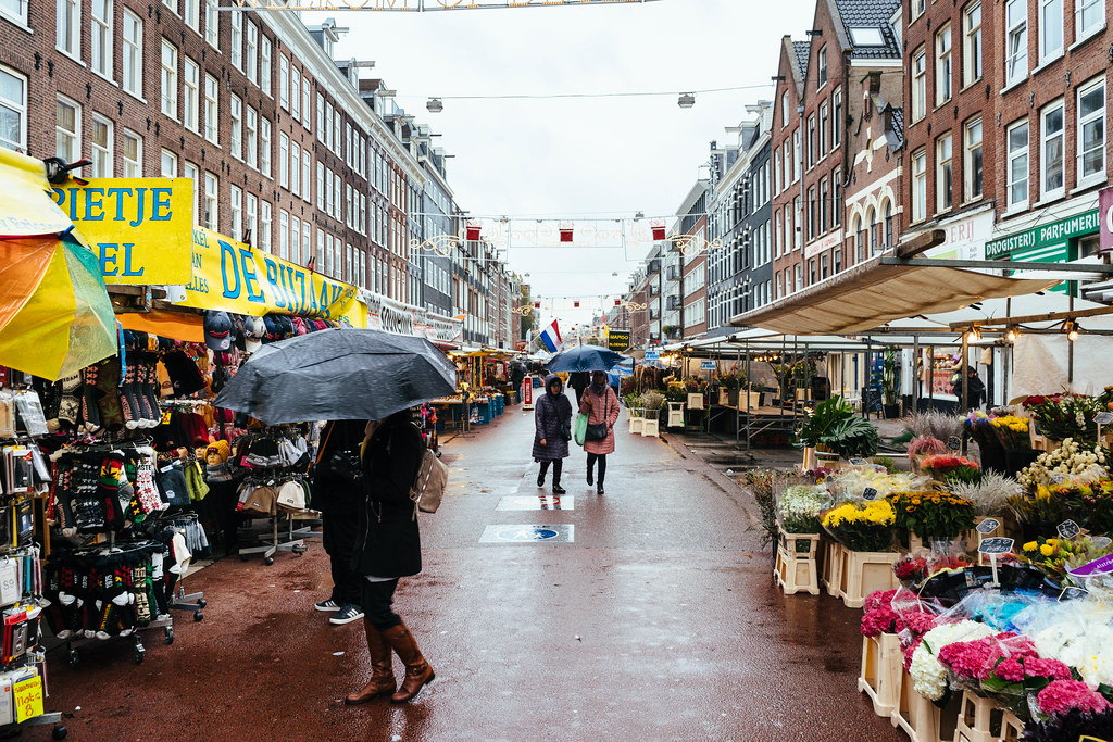 Rain on the Albert Cuyp Market in Amsterdam: how to rainproof the city?